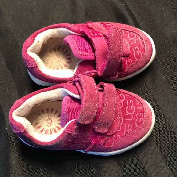 EUC UGG runners - Picture 1 of 6